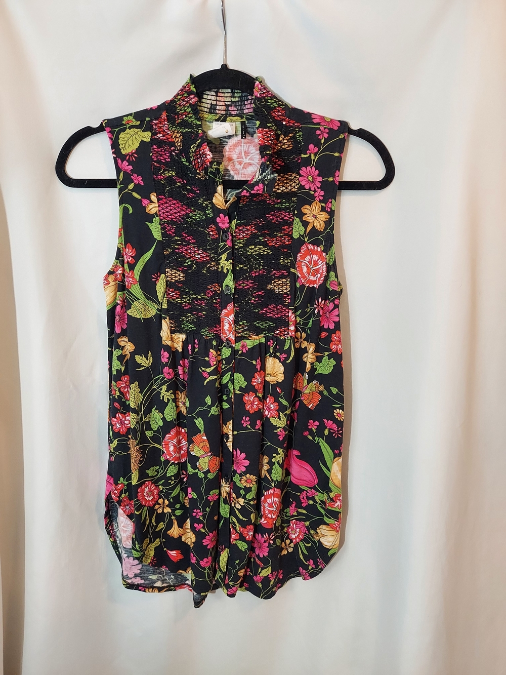 Anthropologie Akemi + Kin Black Floral Smocked Christine Sleeveless Top Size XS